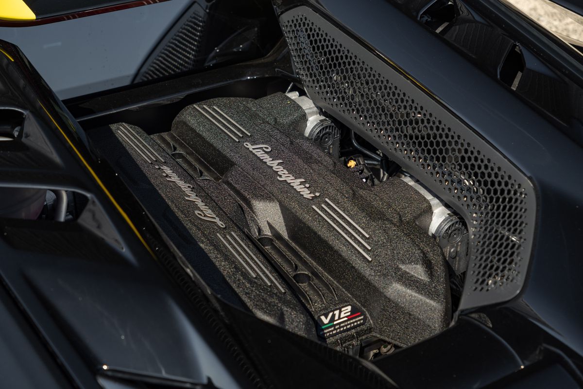 2025 Lamborghini Revuelto