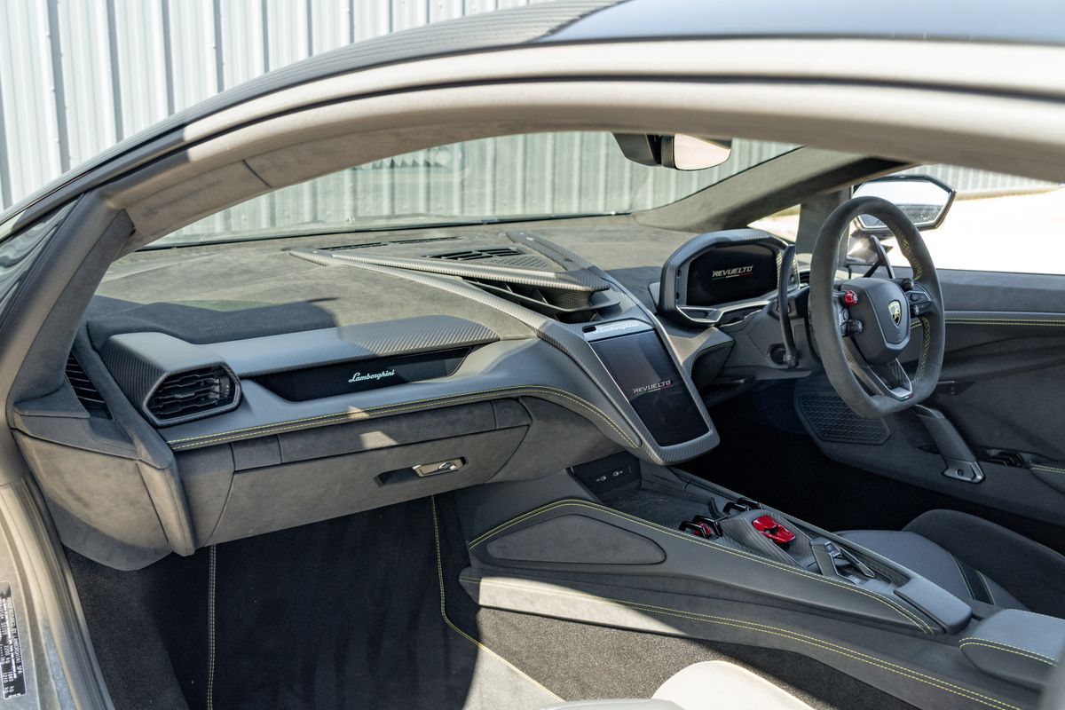 2025 Lamborghini Revuelto