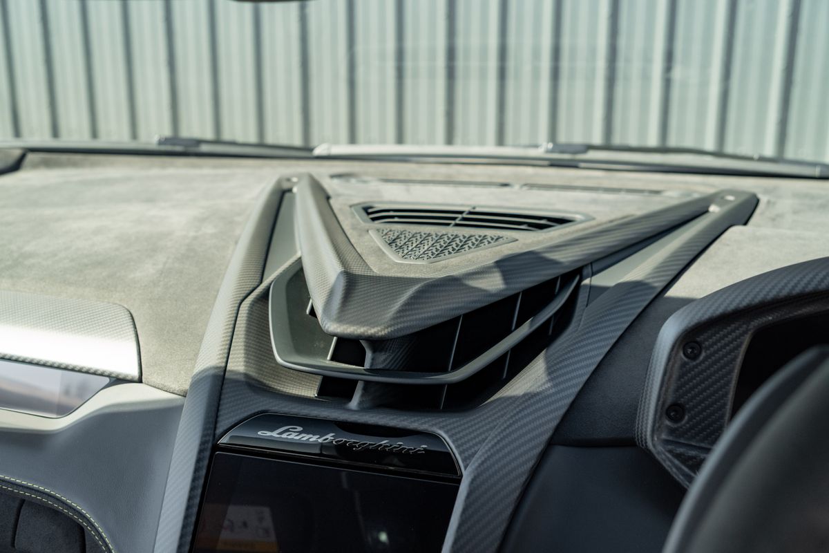 2025 Lamborghini Revuelto