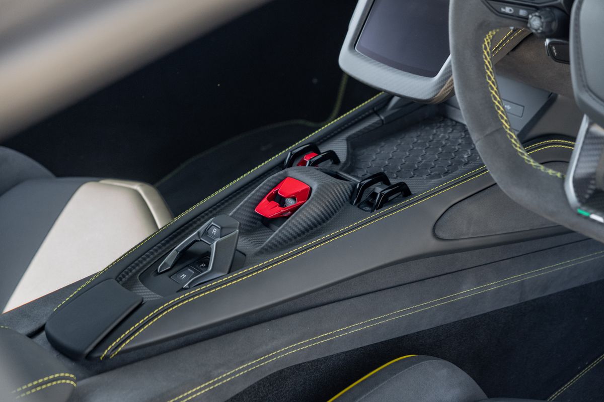 2025 Lamborghini Revuelto