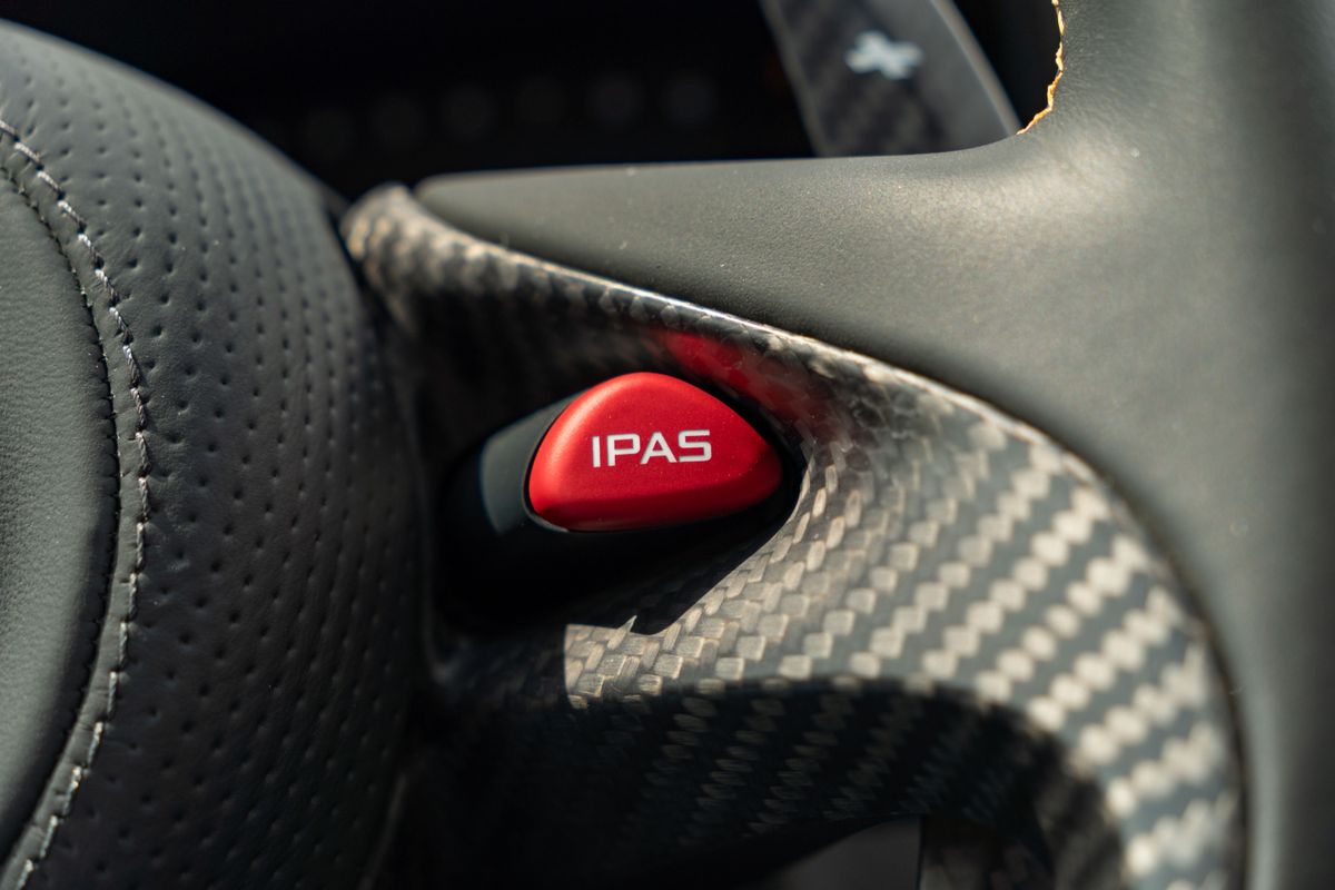 2014 McLaren P1
