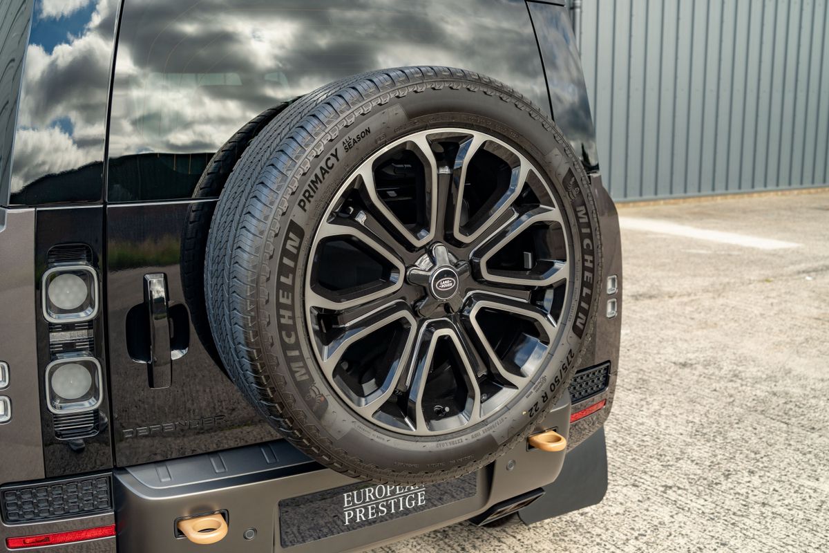 2026 Land Rover Defender 110 Octa