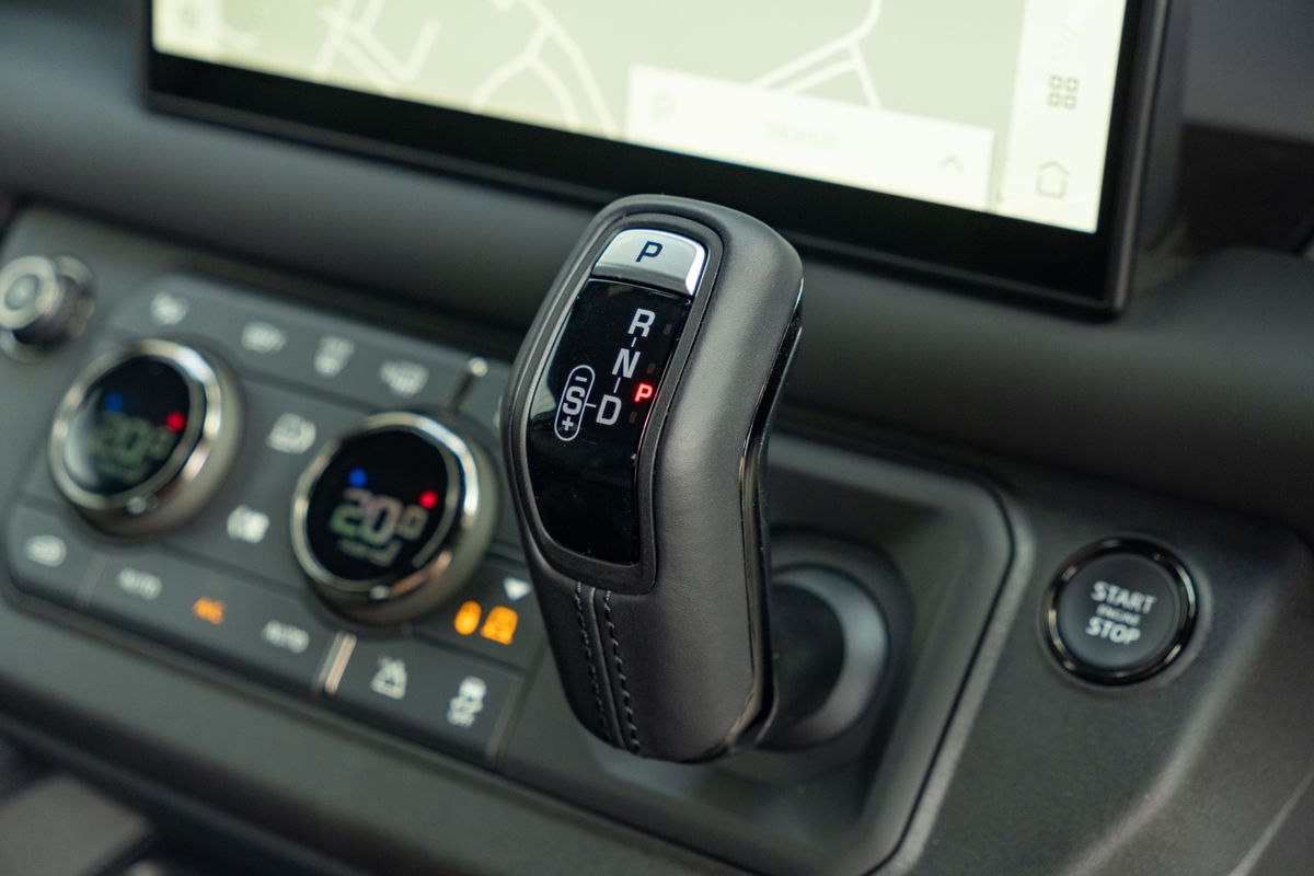 2026 Land Rover Defender 110 Octa
