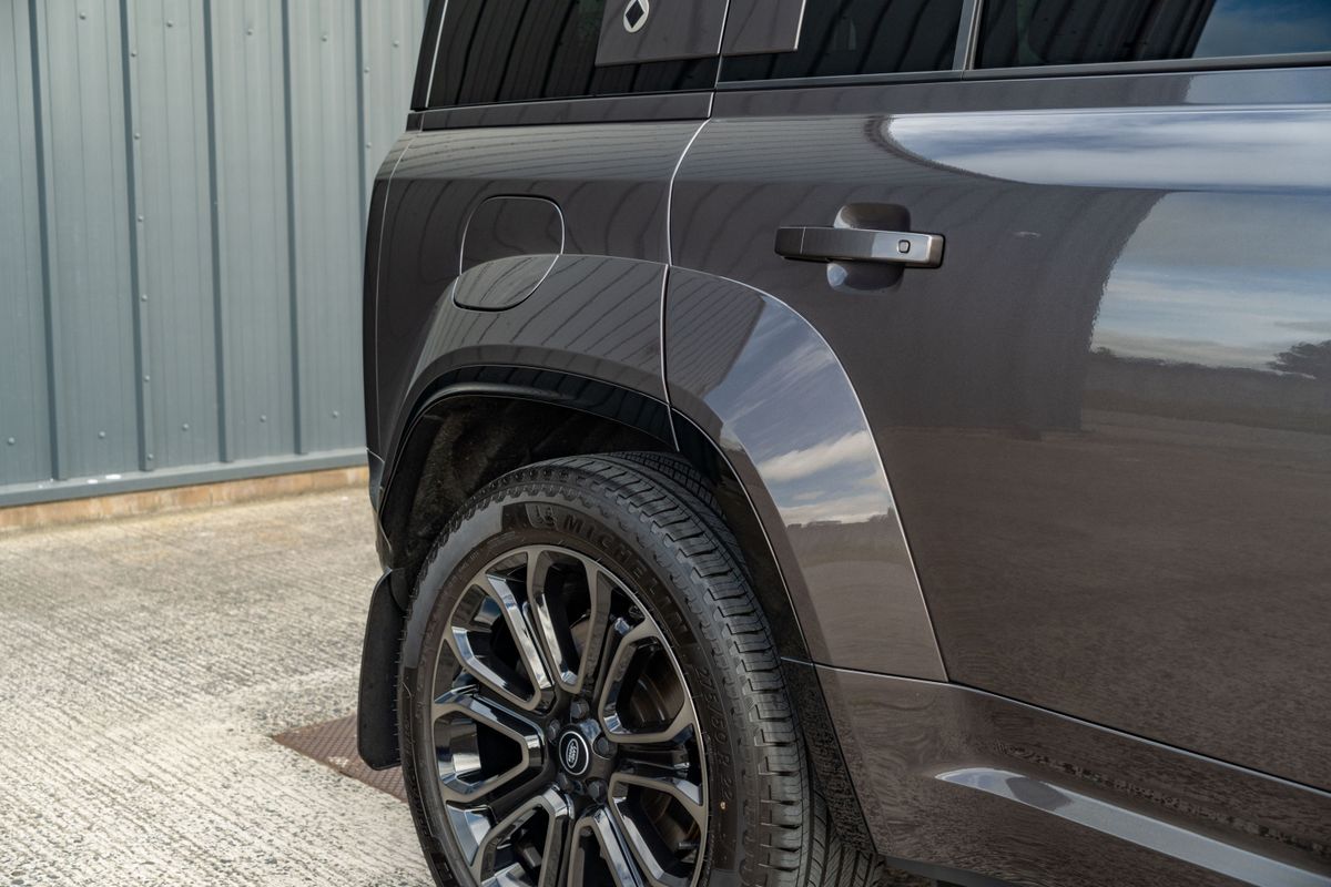 2026 Land Rover Defender 110 Octa