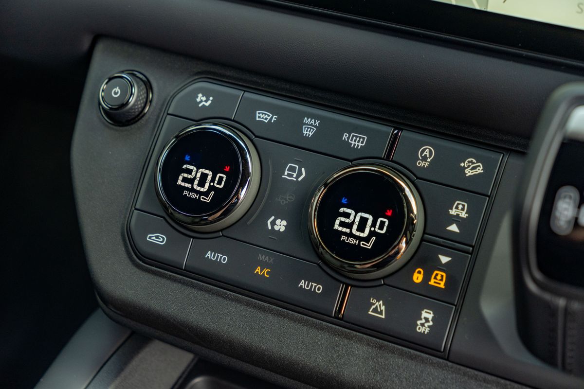2026 Land Rover Defender 110 Octa