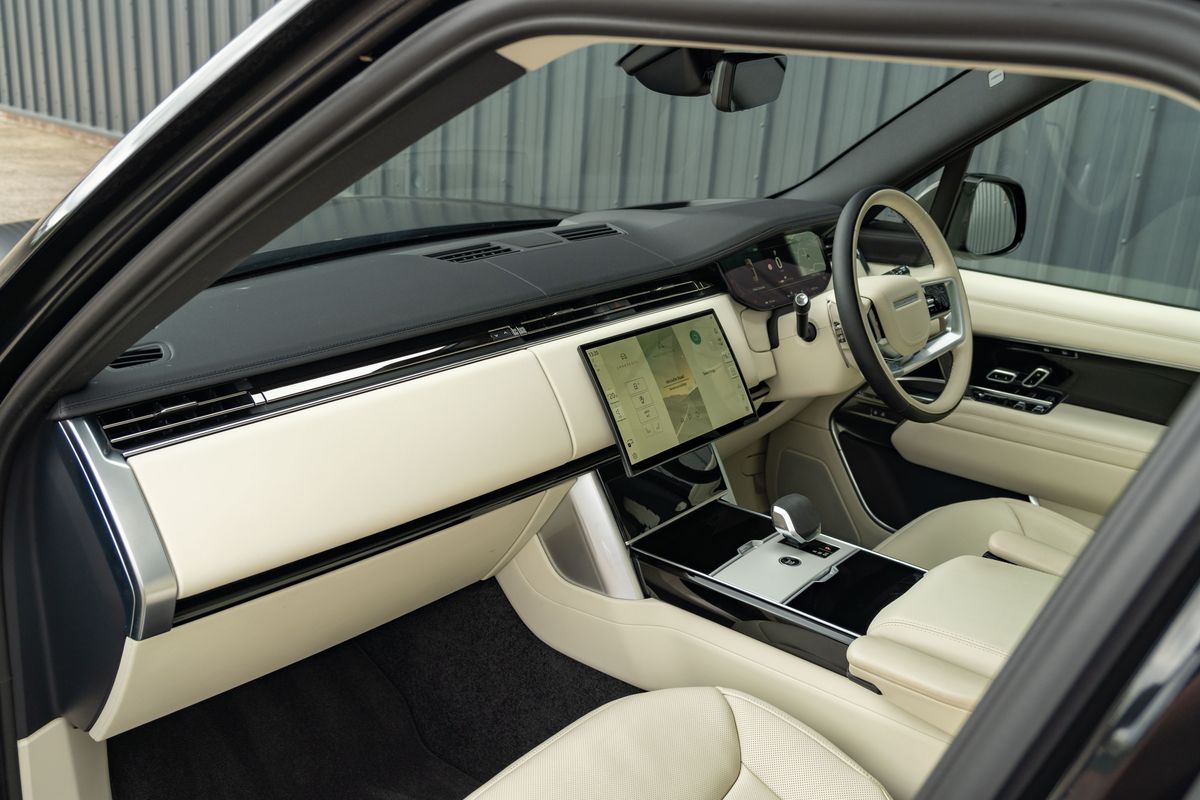 2025 Land Rover Range Rover HSE D350