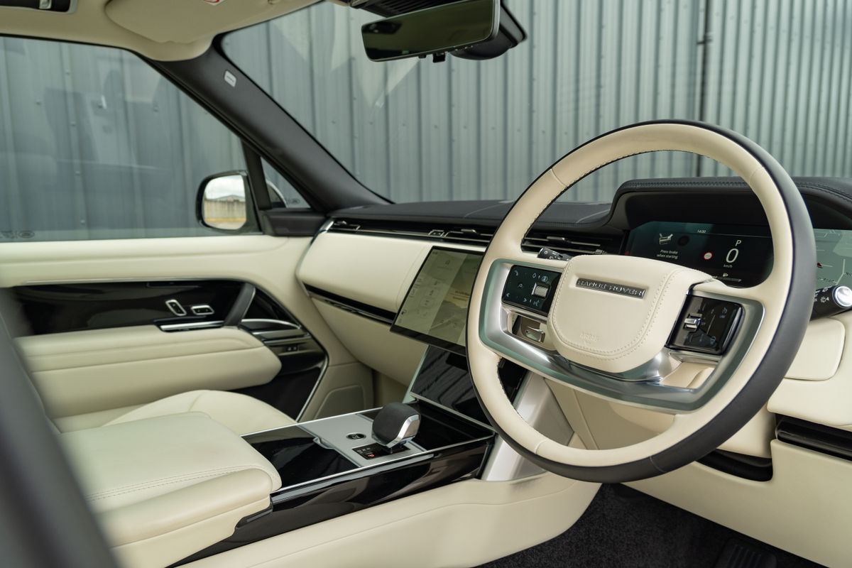 2025 Land Rover Range Rover HSE D350