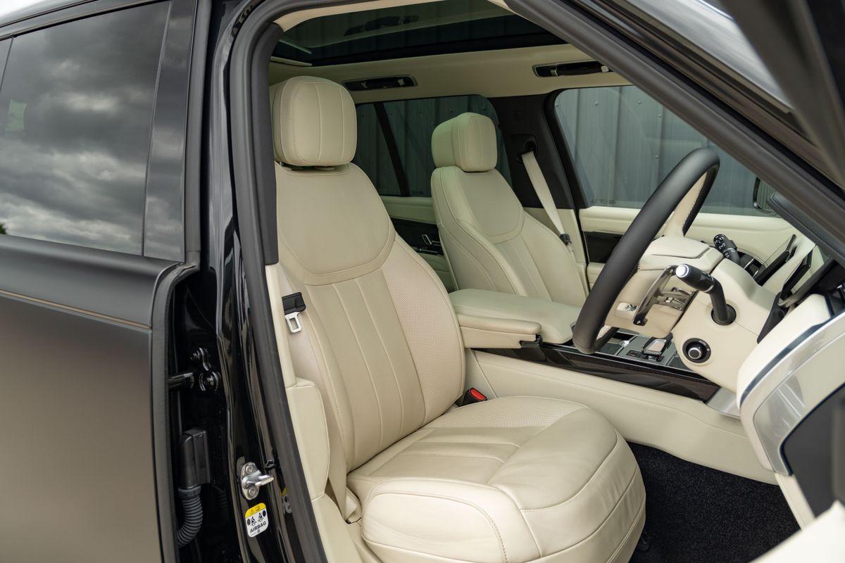 2025 Land Rover Range Rover HSE D350