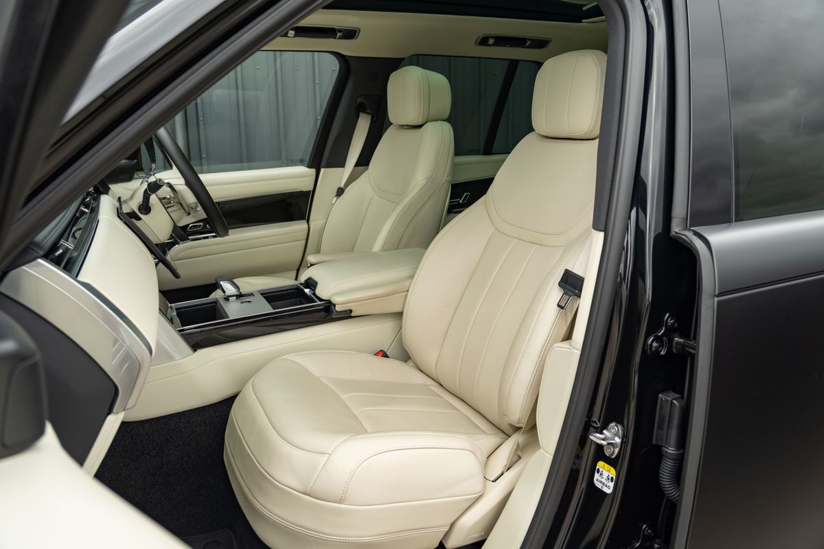 2025 Land Rover Range Rover HSE D350
