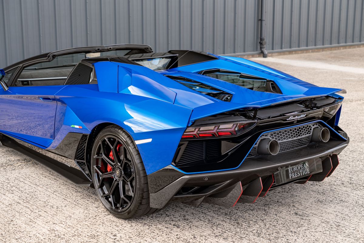 2022 Lamborghini Aventador Ultimae Roadster