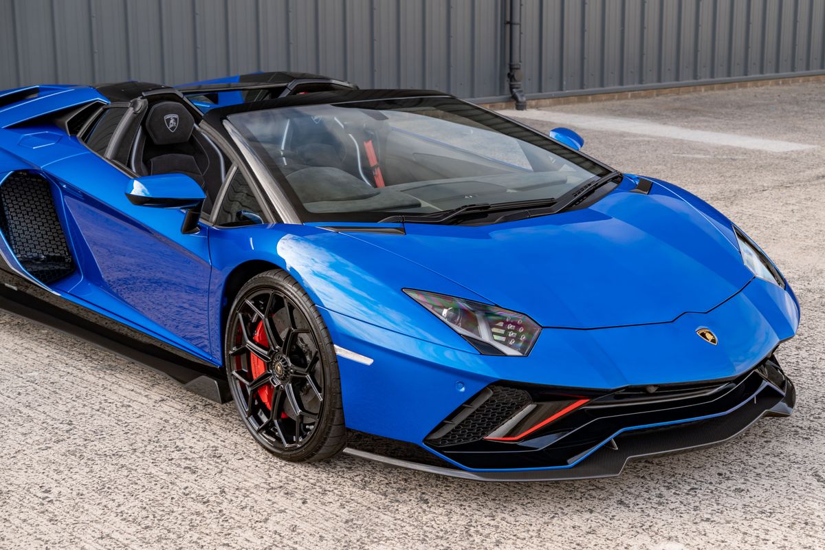 2022 Lamborghini Aventador Ultimae Roadster