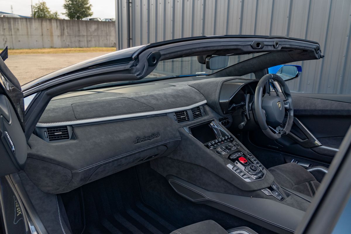 2022 Lamborghini Aventador Ultimae Roadster