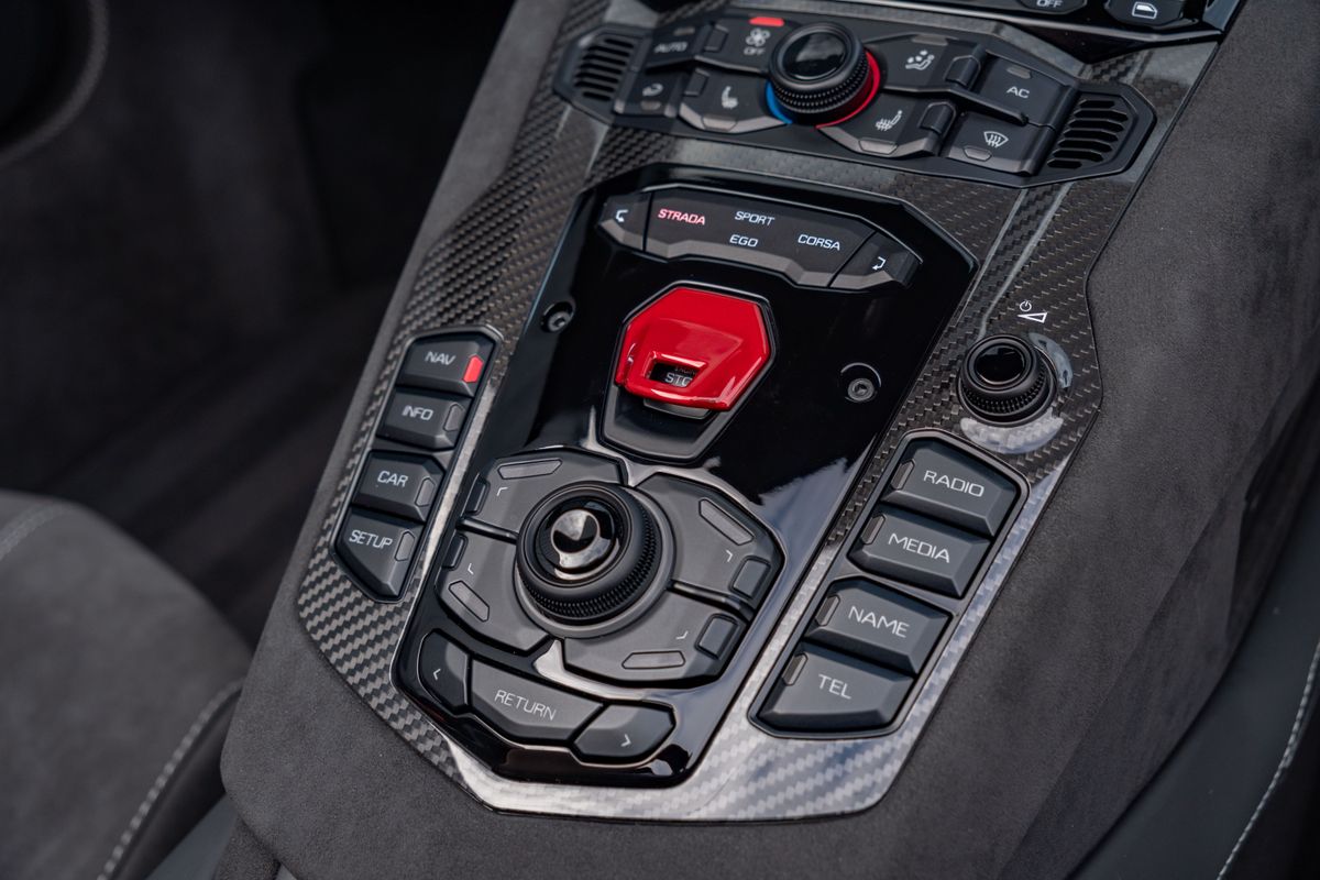 2022 Lamborghini Aventador Ultimae Roadster