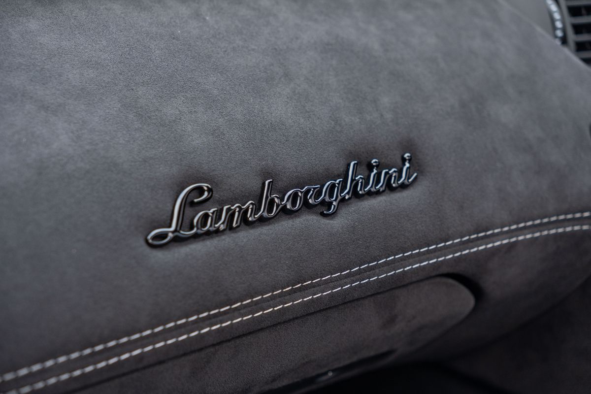 2022 Lamborghini Aventador Ultimae Roadster