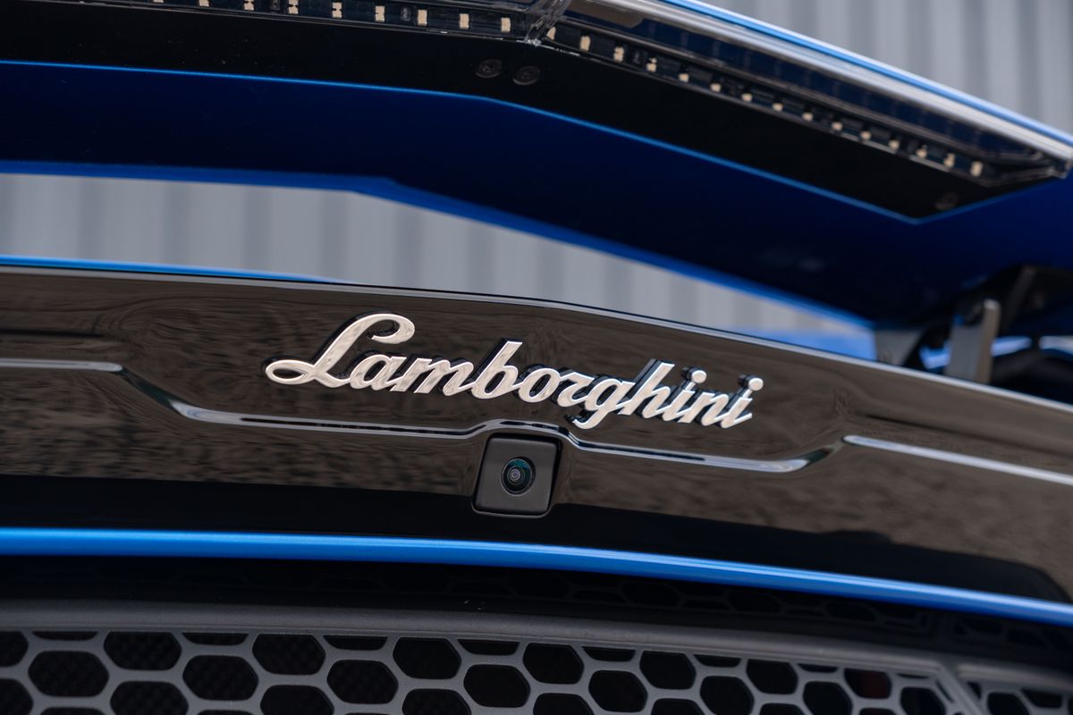 2022 Lamborghini Aventador Ultimae Roadster