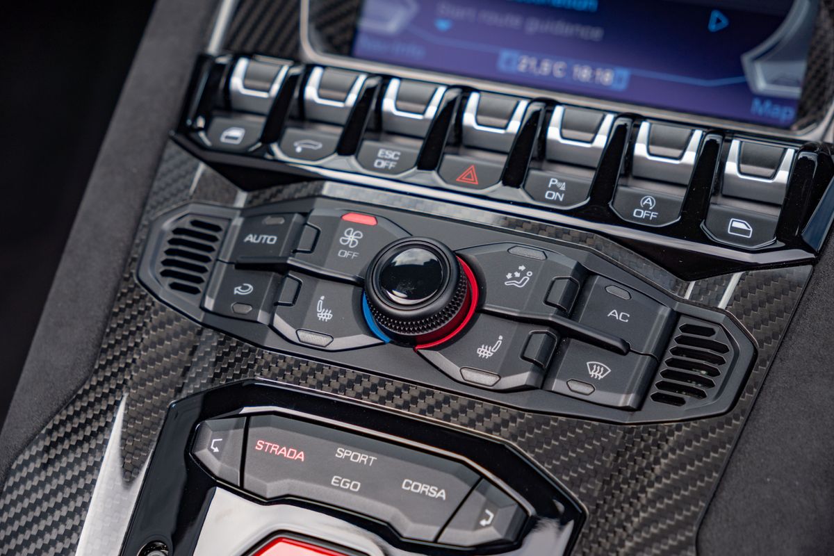 2022 Lamborghini Aventador Ultimae Roadster